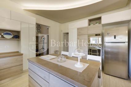 Large, bright and modern bathroom with shower of the holiday home