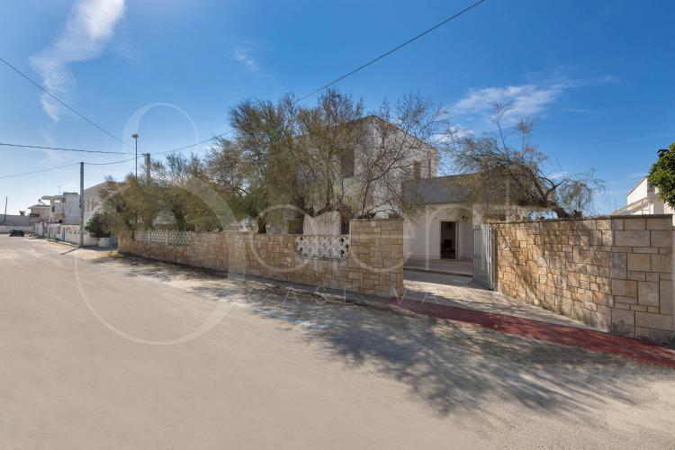 Casa Vacanze Sulla Spiaggia Di Torre Lapillo Villa Tramontana